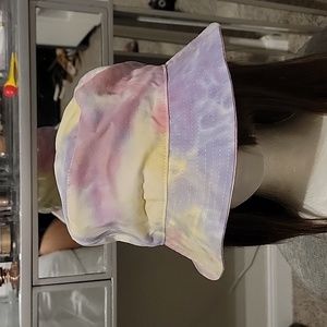 NWOT David and Young Tie-Dye Bucket Hat OS. Unisex.Pink, Blue, Yellow, and White